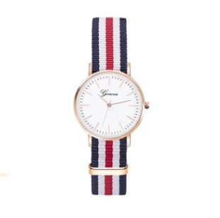 Los amantes miran la tendencia de moda femenina versión coreana del reloj de cuarzo simple para estudiantes masculinos con correa de lona de nailon, venta caliente