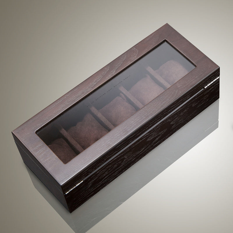Caja expositora de relojes mecánicos.