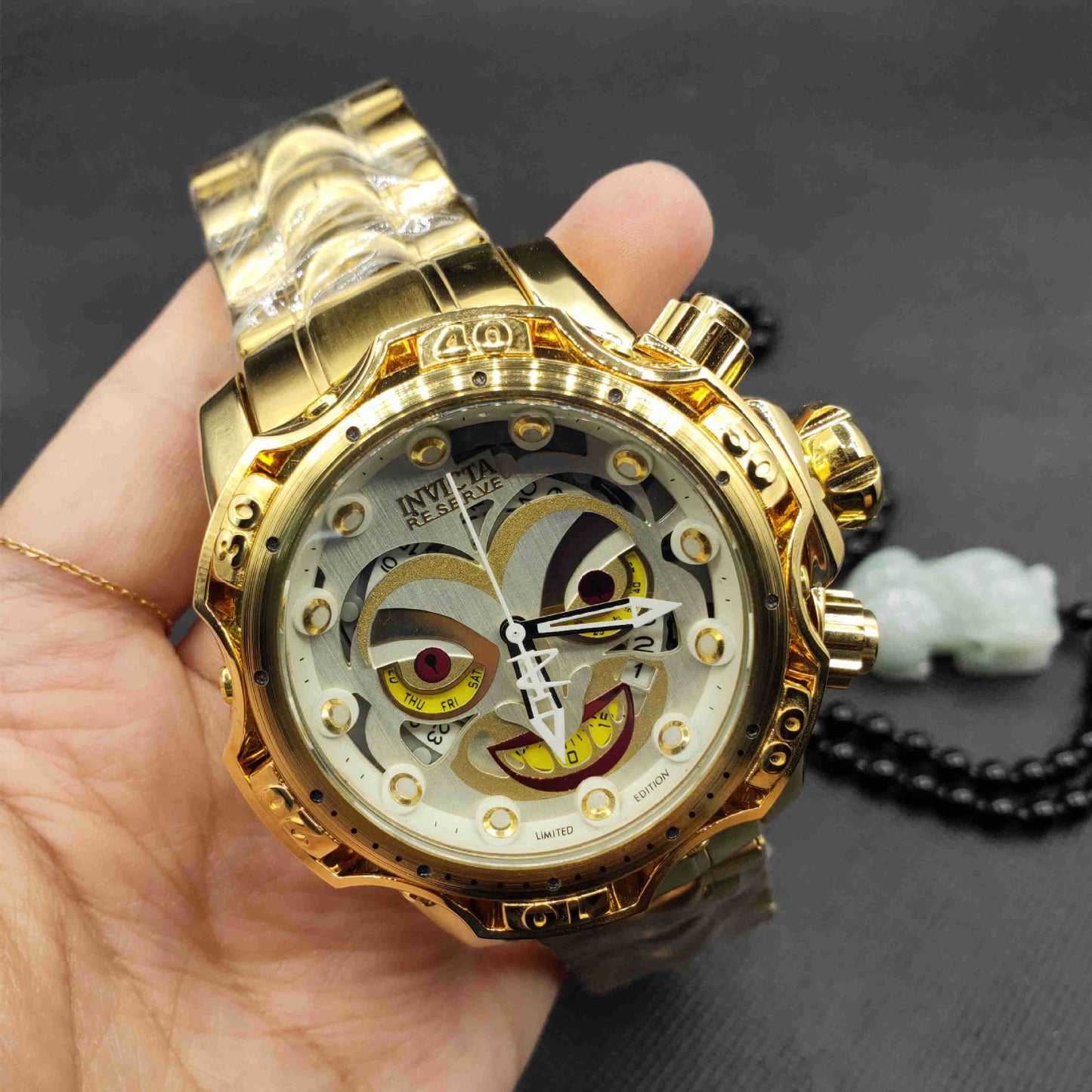 Reloj de cuarzo de alta calidad con todas las funciones.