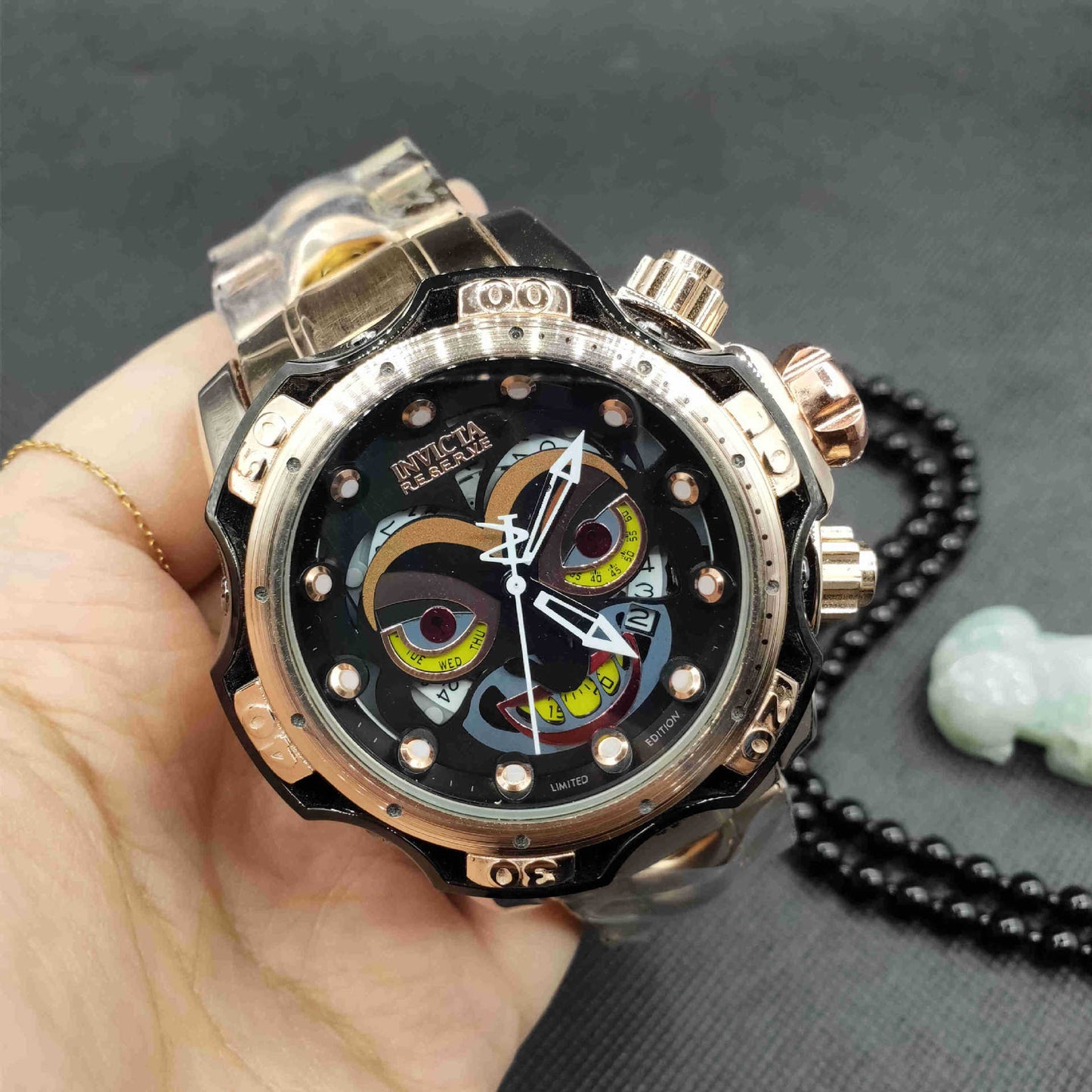 Reloj de cuarzo de alta calidad con todas las funciones.