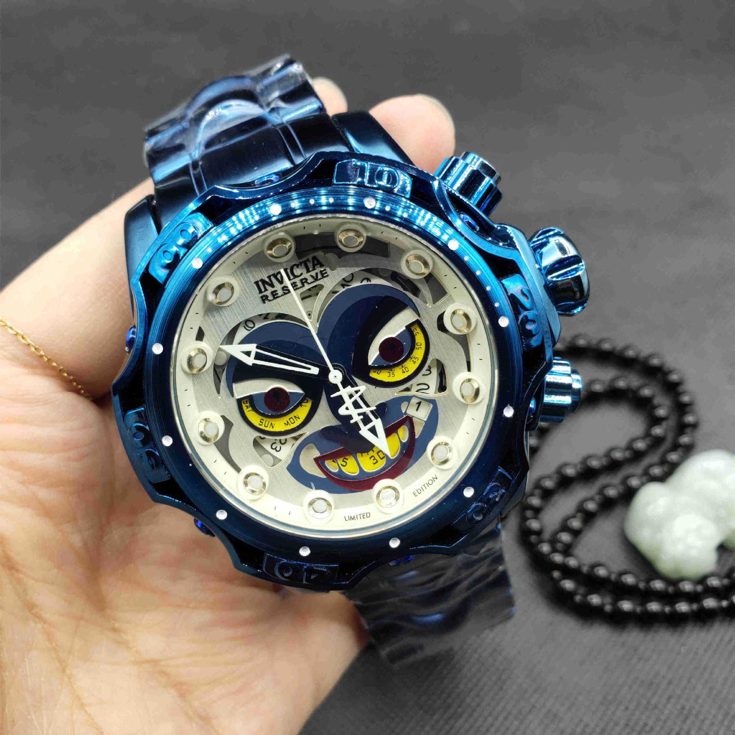 Reloj de cuarzo de alta calidad con todas las funciones.
