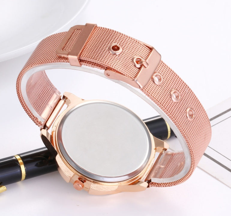 Los modelos de explosión miran al comercio exterior de las mujeres para ejecutar la bandeja de flores creativa para damas, malla de metal casual con reloj de mujer, reloj de cuarzo