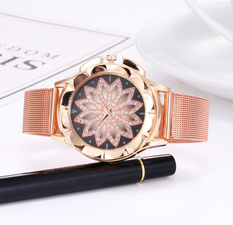 Los modelos de explosión miran al comercio exterior de las mujeres para ejecutar la bandeja de flores creativa para damas, malla de metal casual con reloj de mujer, reloj de cuarzo