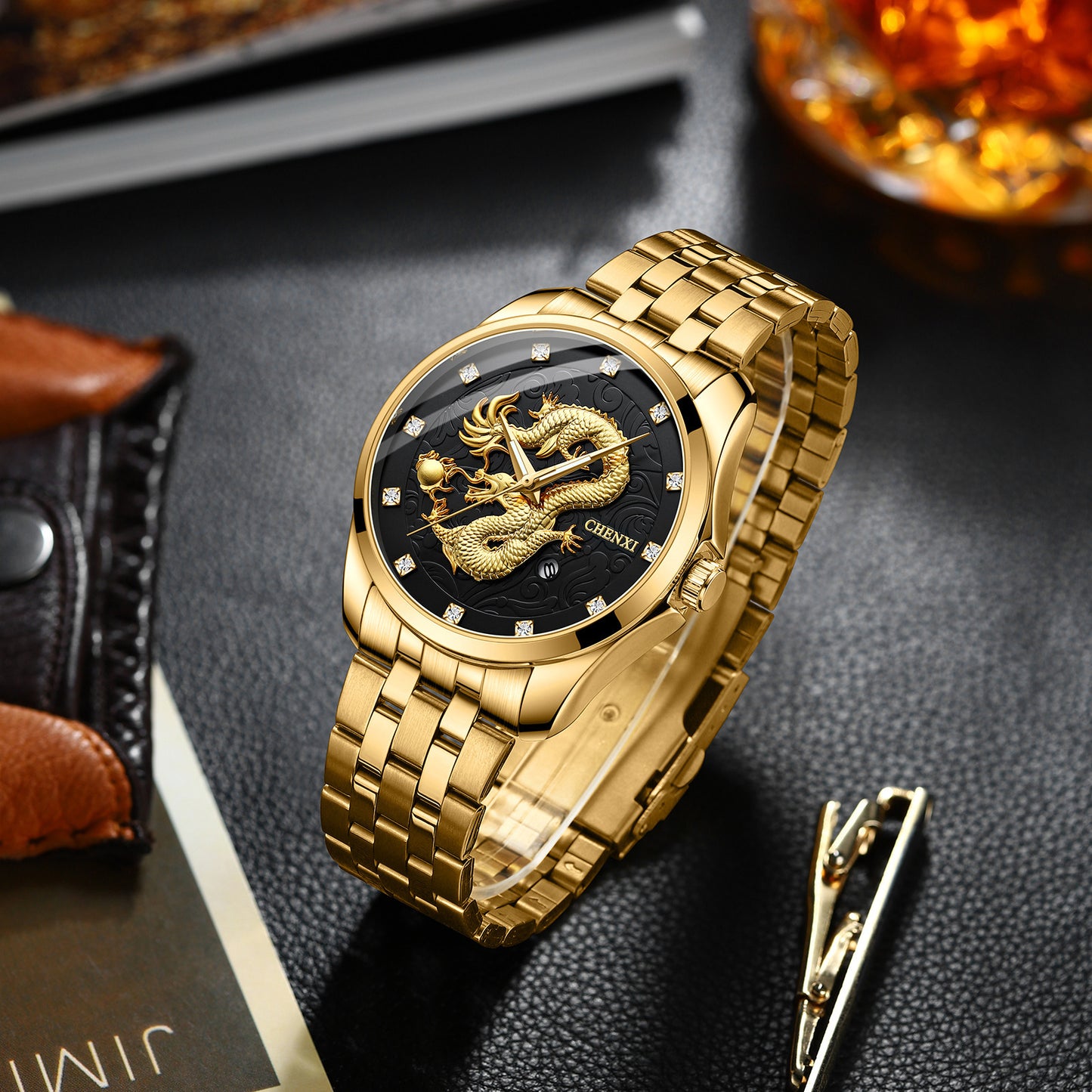Reloj de hombre resistente al agua con calendario en relieve de tótem de dragón Reloj de estilo chino Dawn Correa de acero Transfronterizo Caliente