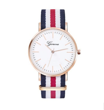 Los amantes miran la tendencia de moda femenina versión coreana del reloj de cuarzo simple para estudiantes masculinos con correa de lona de nailon, venta caliente