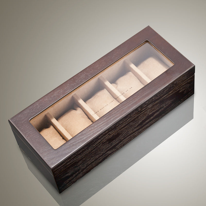 Caja expositora de relojes mecánicos.