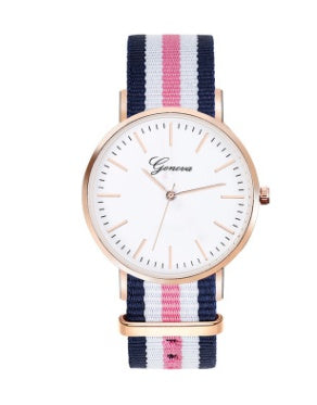 Los amantes miran la tendencia de moda femenina versión coreana del reloj de cuarzo simple para estudiantes masculinos con correa de lona de nailon, venta caliente