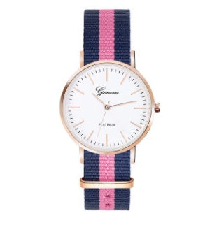 Los amantes miran la tendencia de moda femenina versión coreana del reloj de cuarzo simple para estudiantes masculinos con correa de lona de nailon, venta caliente