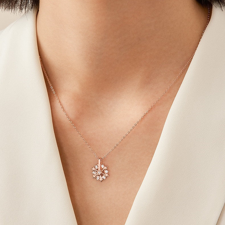 Collar de copo de nieve giratorio de plata 925 para mujer, diseño de nicho de lujo, joyería de diamantes de imitación brillantes, regalo de cumpleaños de otoño e invierno para amigos
