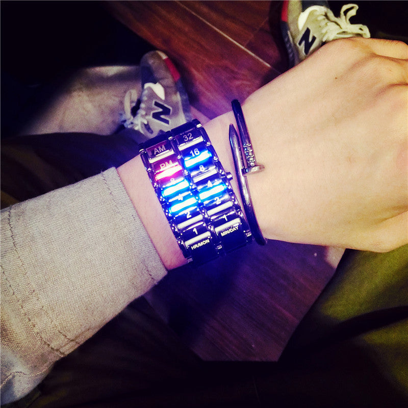 Relojes de pulsera digitales con luz LED creativos para hombres y mujeres, reloj electrónico de estilo masculino y femenino, reloj de pulsera informal de moda para parejas