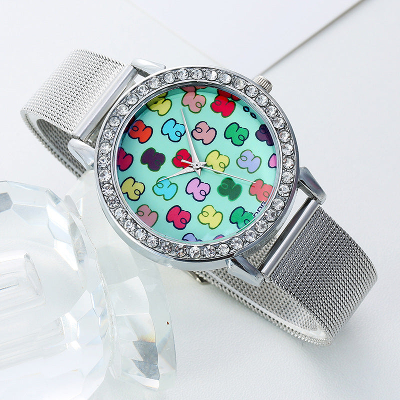 Estuche plateado con diseño de oso y diamantes