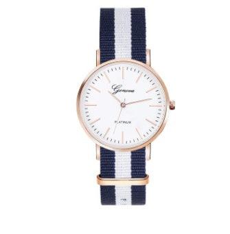 Los amantes miran la tendencia de moda femenina versión coreana del reloj de cuarzo simple para estudiantes masculinos con correa de lona de nailon, venta caliente