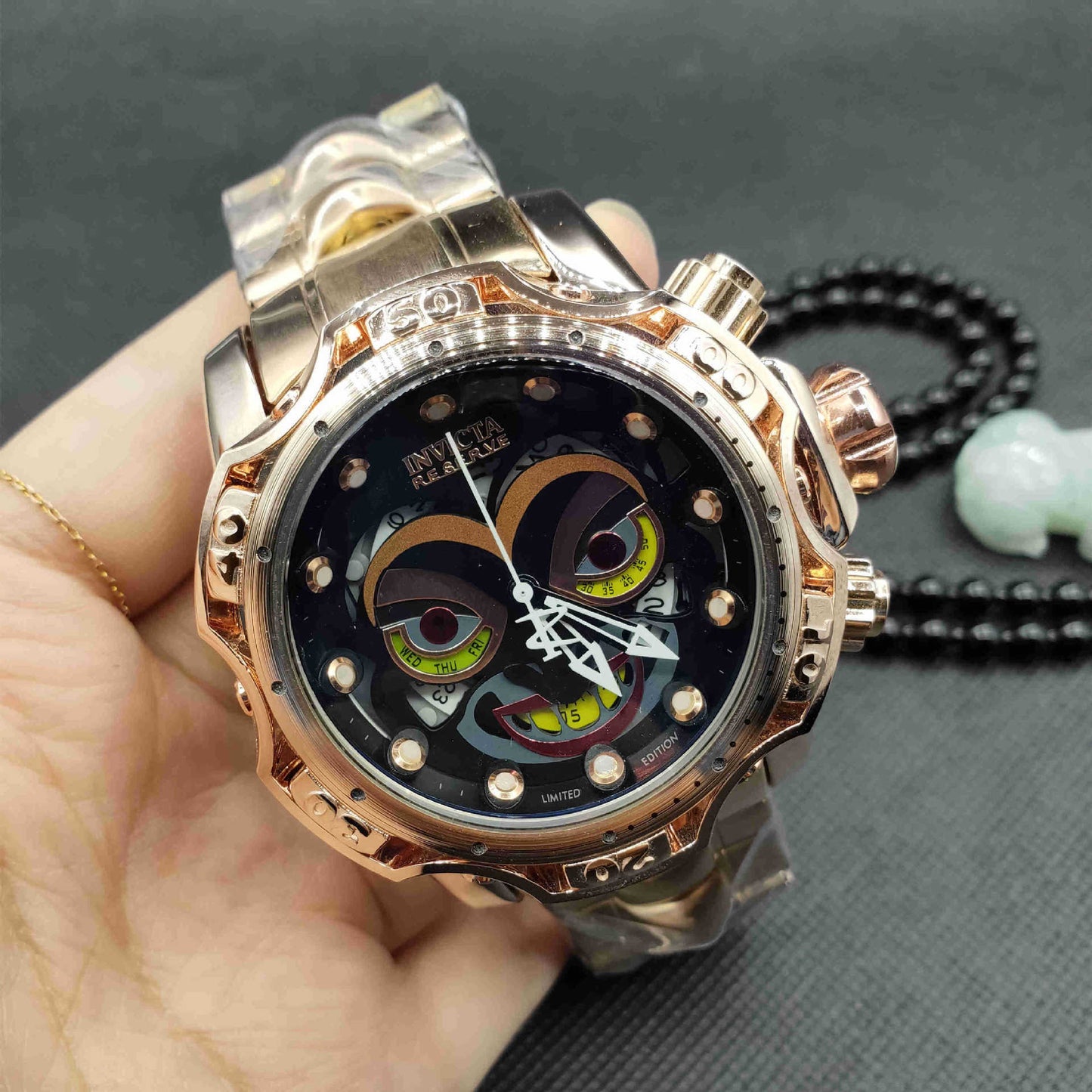 Reloj de cuarzo de alta calidad con todas las funciones.