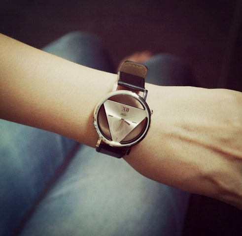 Relojes únicos con esfera Triangular hueca para mujer, reloj de cuarzo femenino, reloj para Hombre, reloj de vestir para Hombre