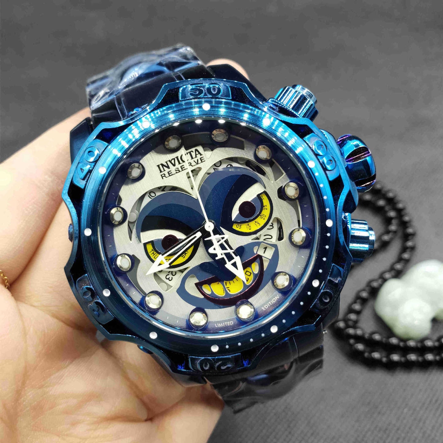 Reloj de cuarzo de alta calidad con todas las funciones.