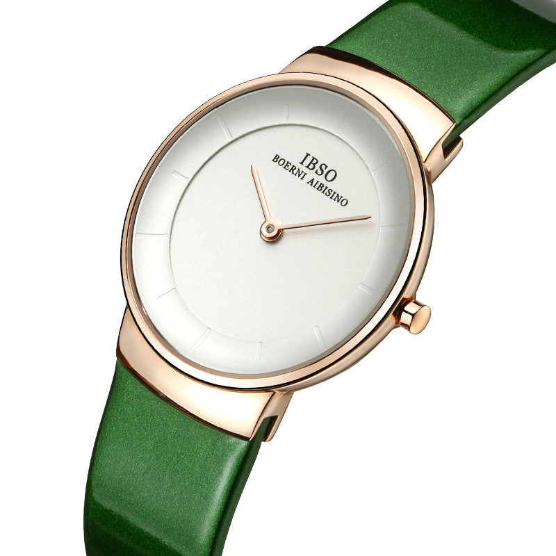 Nuevo reloj de cuarzo minimalista y fino para mujer.