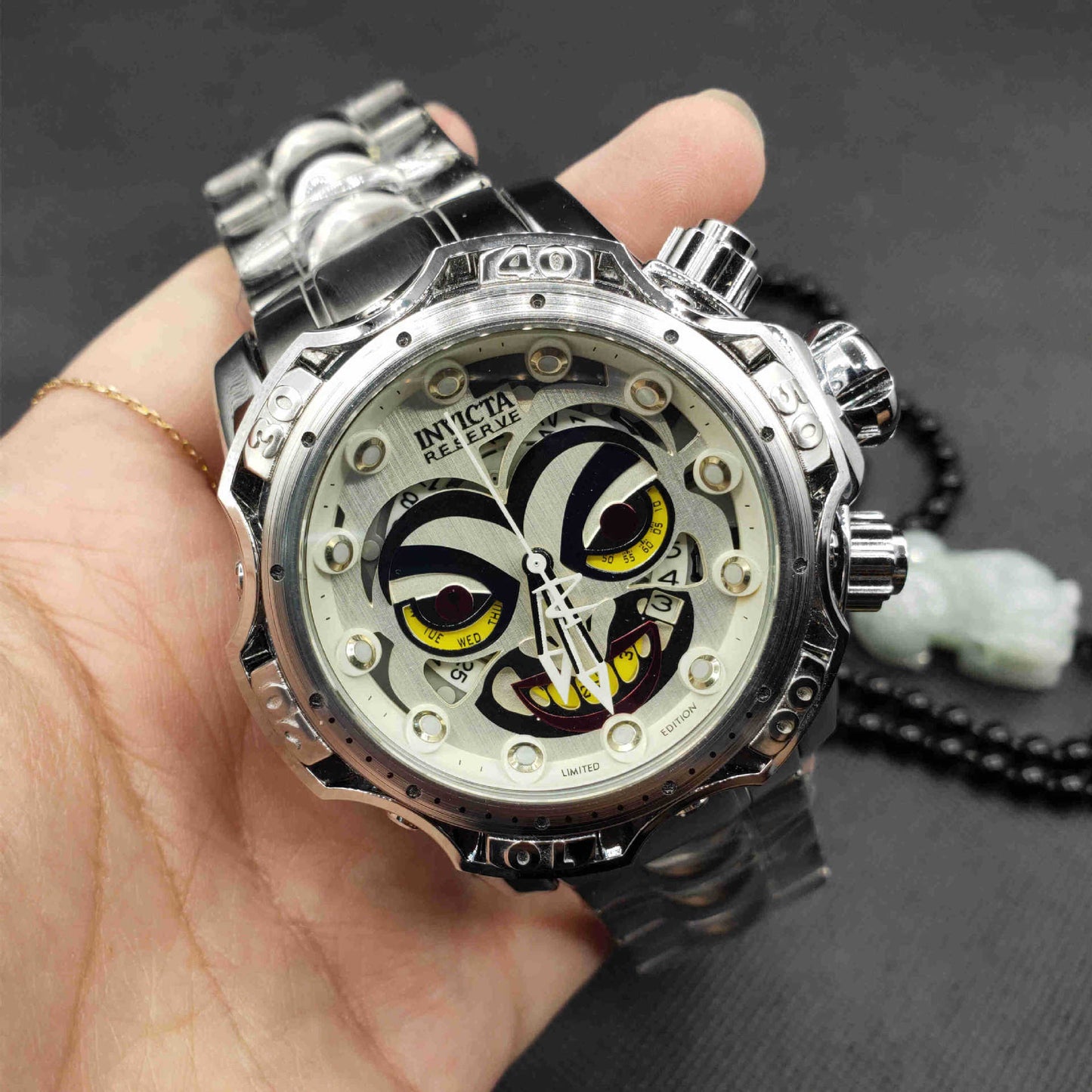 Reloj de cuarzo de alta calidad con todas las funciones.