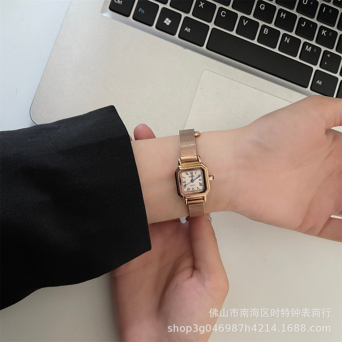 Reloj pequeño cuadrado retro con forma de cubo de azúcar de acero para mujer