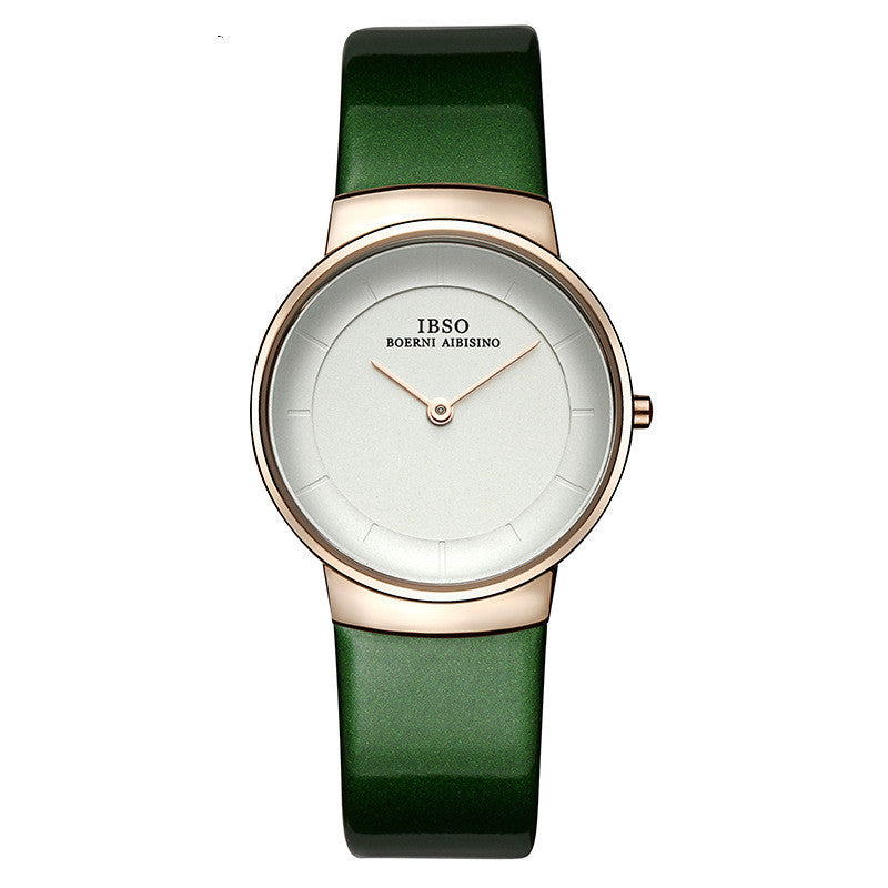 Nuevo reloj de cuarzo minimalista y fino para mujer.