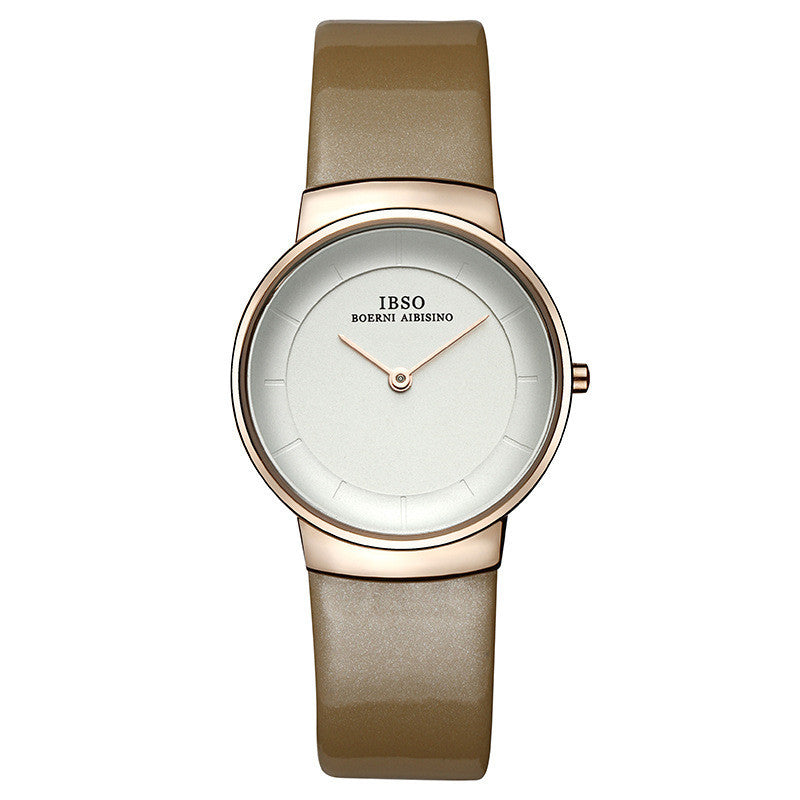 Nuevo reloj de cuarzo minimalista y fino para mujer.