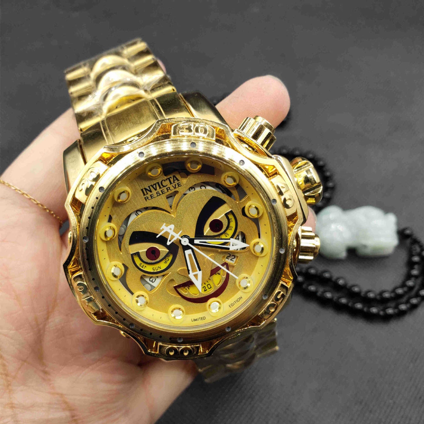 Reloj de cuarzo de alta calidad con todas las funciones.