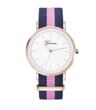 Los amantes miran la tendencia de moda femenina versión coreana del reloj de cuarzo simple para estudiantes masculinos con correa de lona de nailon, venta caliente