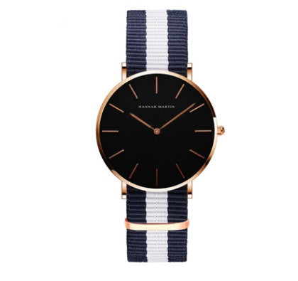 Reloj de cuarzo sencillo resistente al agua.