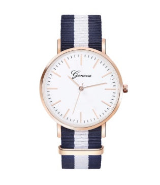 Los amantes miran la tendencia de moda femenina versión coreana del reloj de cuarzo simple para estudiantes masculinos con correa de lona de nailon, venta caliente