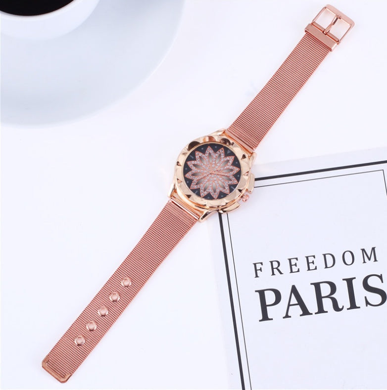 Los modelos de explosión miran al comercio exterior de las mujeres para ejecutar la bandeja de flores creativa para damas, malla de metal casual con reloj de mujer, reloj de cuarzo