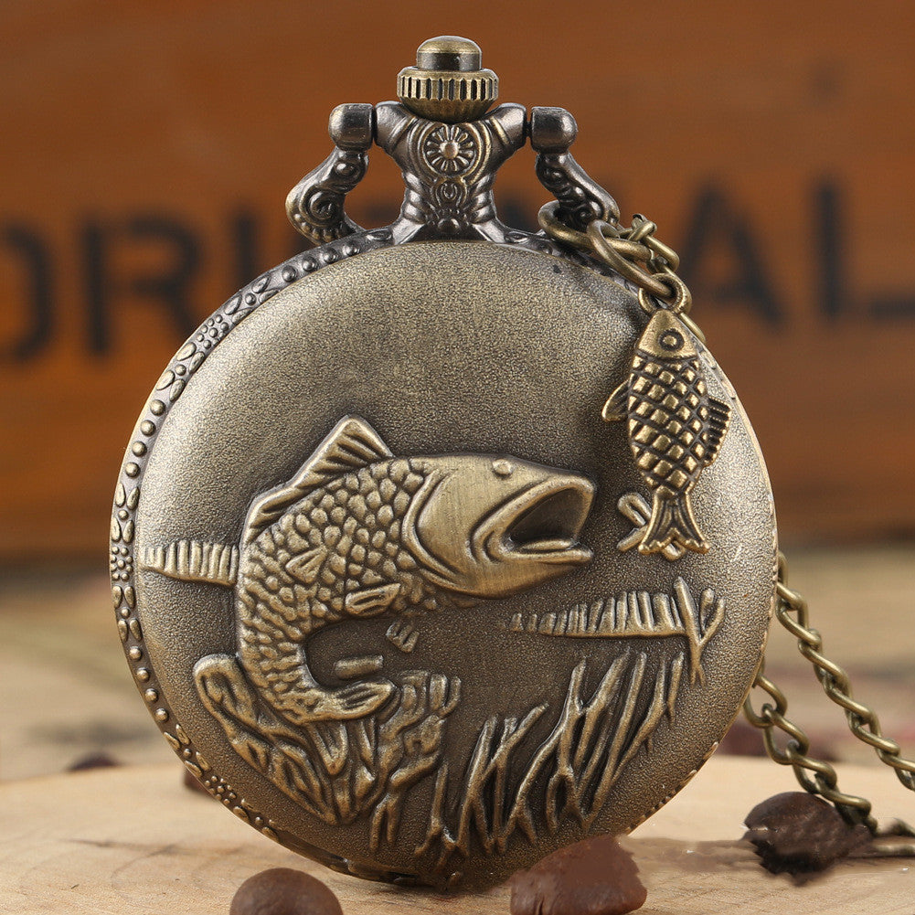 Reloj de bolsillo con forma de carpa