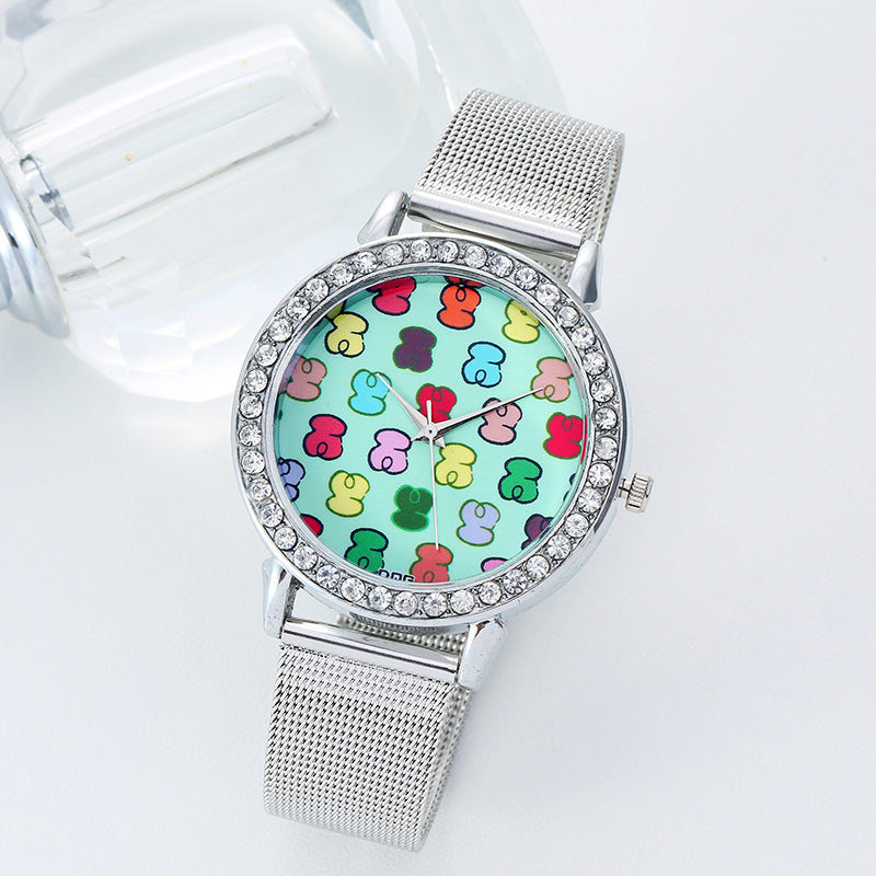 Estuche plateado con diseño de oso y diamantes
