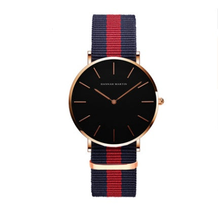 Reloj de cuarzo sencillo resistente al agua.