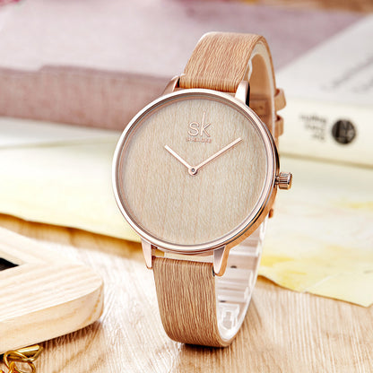 Reloj de cuarzo para mujer con aguja de madera.