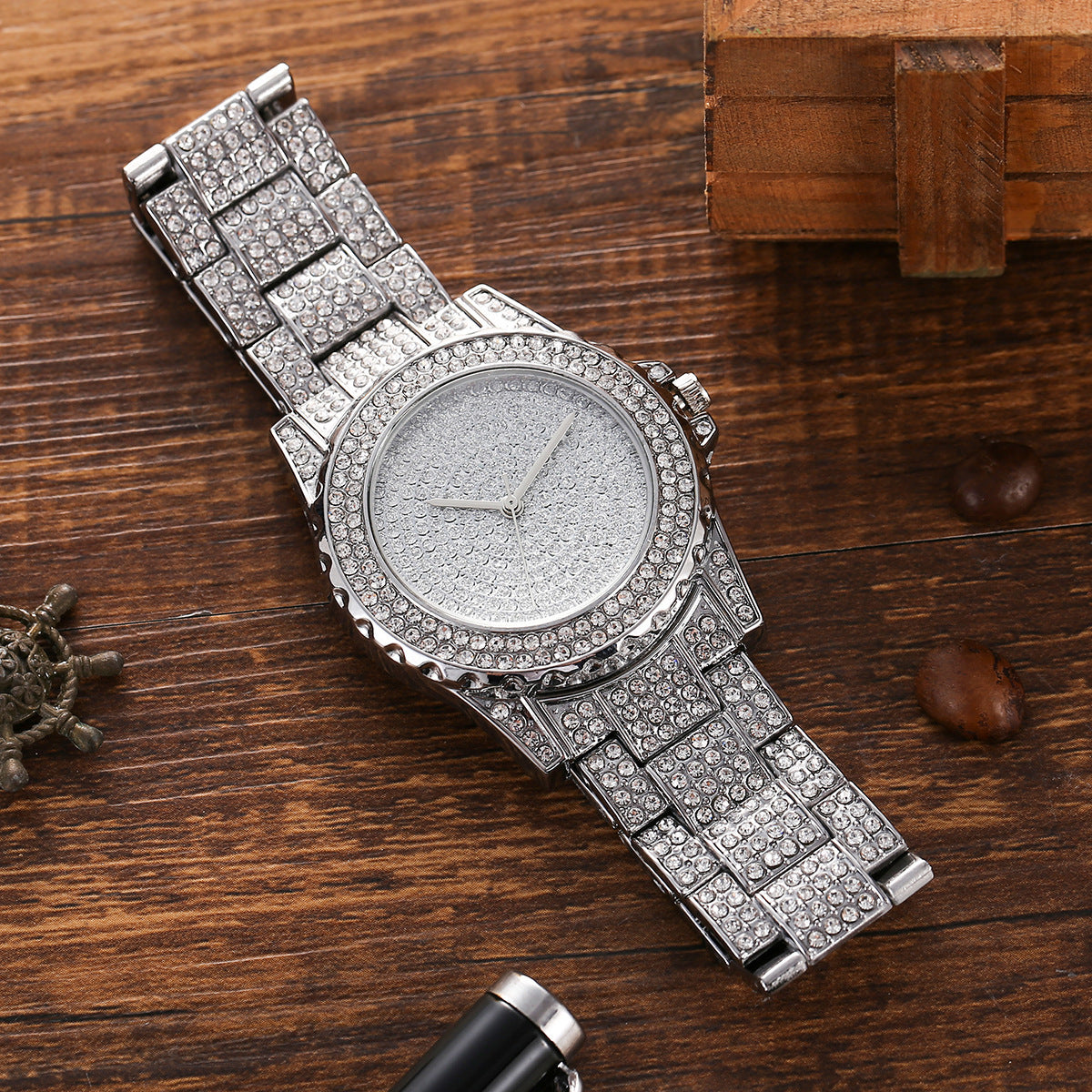 Conjunto de reloj con diamantes engastados