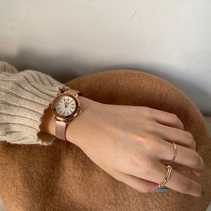 Elegant retro quartz watch