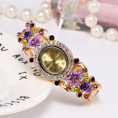 Reloj hueco con incrustaciones de flores