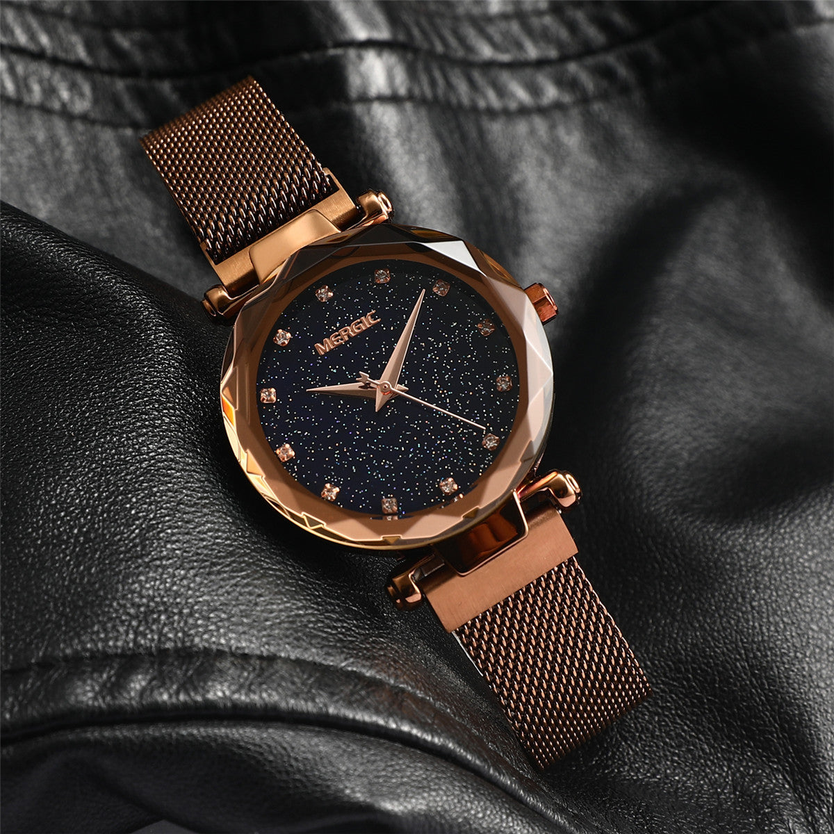 Reloj de malla milanesa con diseño de cielo estrellado y escamas de diamantes de imitación