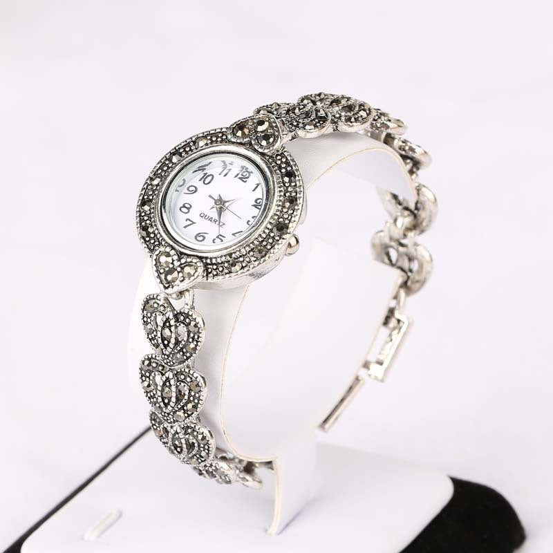 Reloj bohemio vintage con pulsera de corazón de cristal y diamantes de imitación