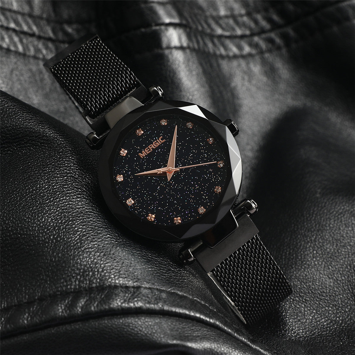 Reloj de malla milanesa con diseño de cielo estrellado y escamas de diamantes de imitación