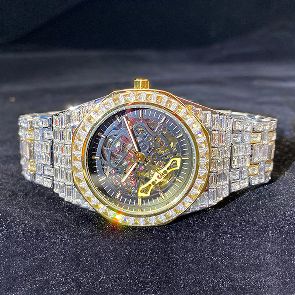 Reloj mecánico hueco luminoso con diamantes cuadrados completos de estilo hip hop