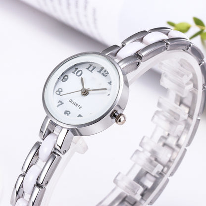 Reloj de pulsera sencillo con diamantes engastados para mujer