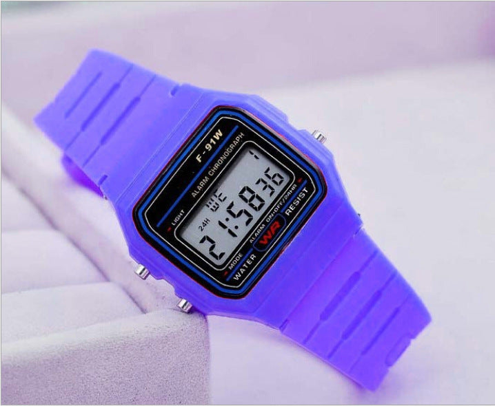 Reloj electrónico luminoso multifuncional.