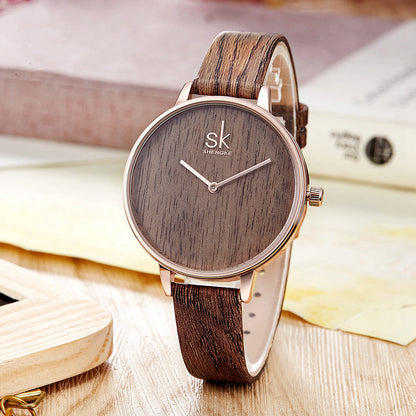 Reloj de cuarzo para mujer con aguja de madera.