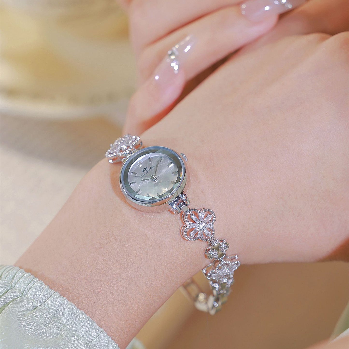 Reloj de mujer Lucky Zircon con personalidad de moda