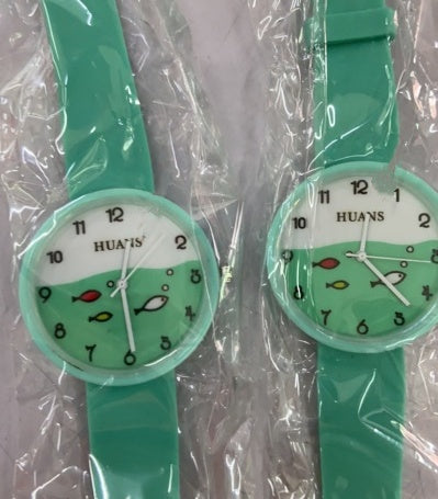 Reloj para niños y niñas con correa de silicona de color, reloj de pulsera de cuarzo a la moda con esfera de pez, reloj de dibujos animados para niños 