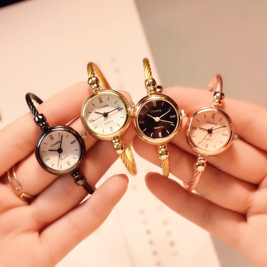 Reloj de pulsera con cadena de hierro