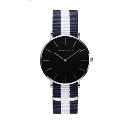 Reloj de cuarzo sencillo resistente al agua.