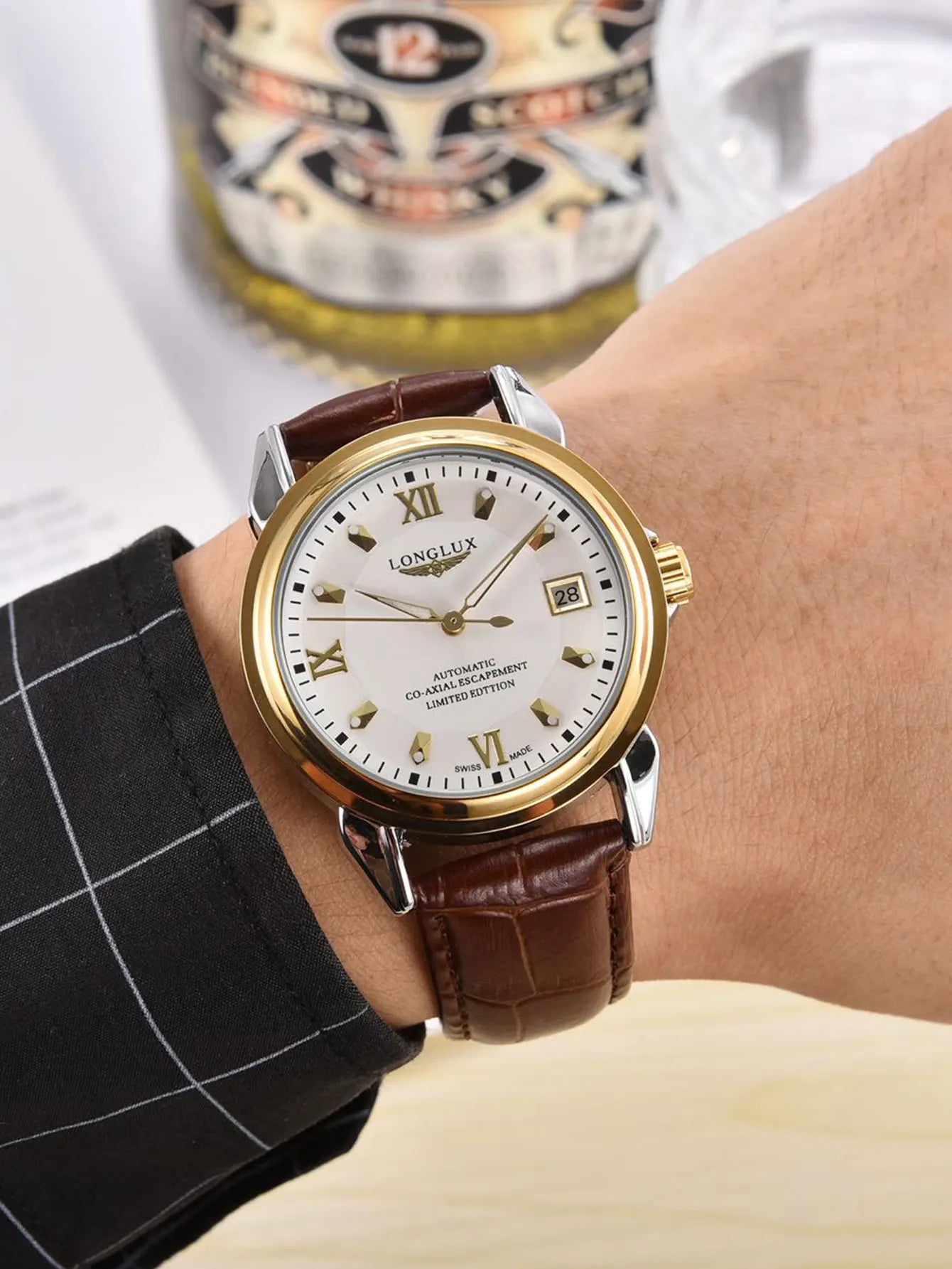 Men's watch with automatic movement is an ideal choice for business, leisure, dating, and any occasion with a calendar as a gift