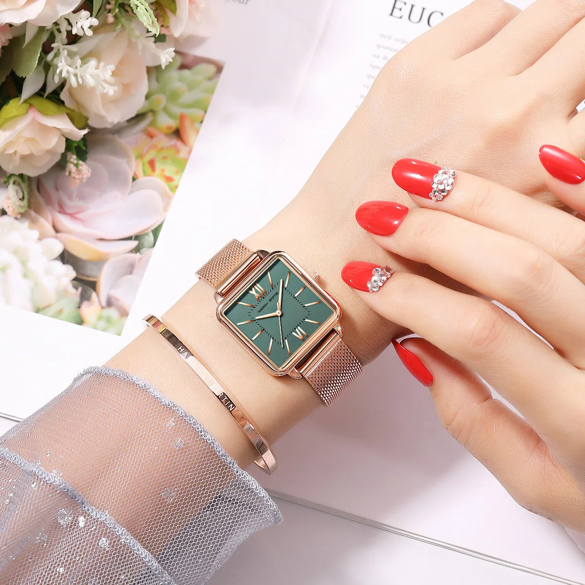 HANNAH MARTIN Relojes para Mujer Nueva Moda Casual Japón Movimiento de Cuarzo Esfera Verde Tendencia Correa de Acero Reloj de Mujer Reloj de Mujer