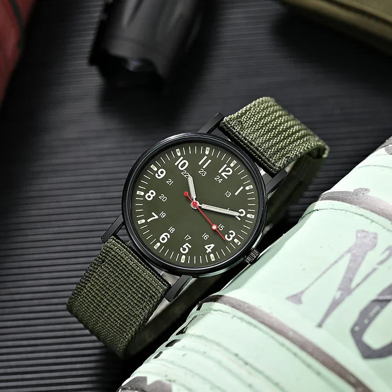 Relojes de moda para hombre, Reloj militar con banda de nailon luminosa, relojes de pulsera deportivos de cuarzo para hombre, Reloj resistente al agua para parejas